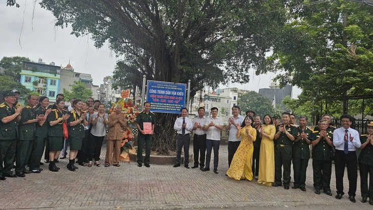 Phường Đông Ngạc tổ chức lễ gắn biển công trình Dân vận khéo