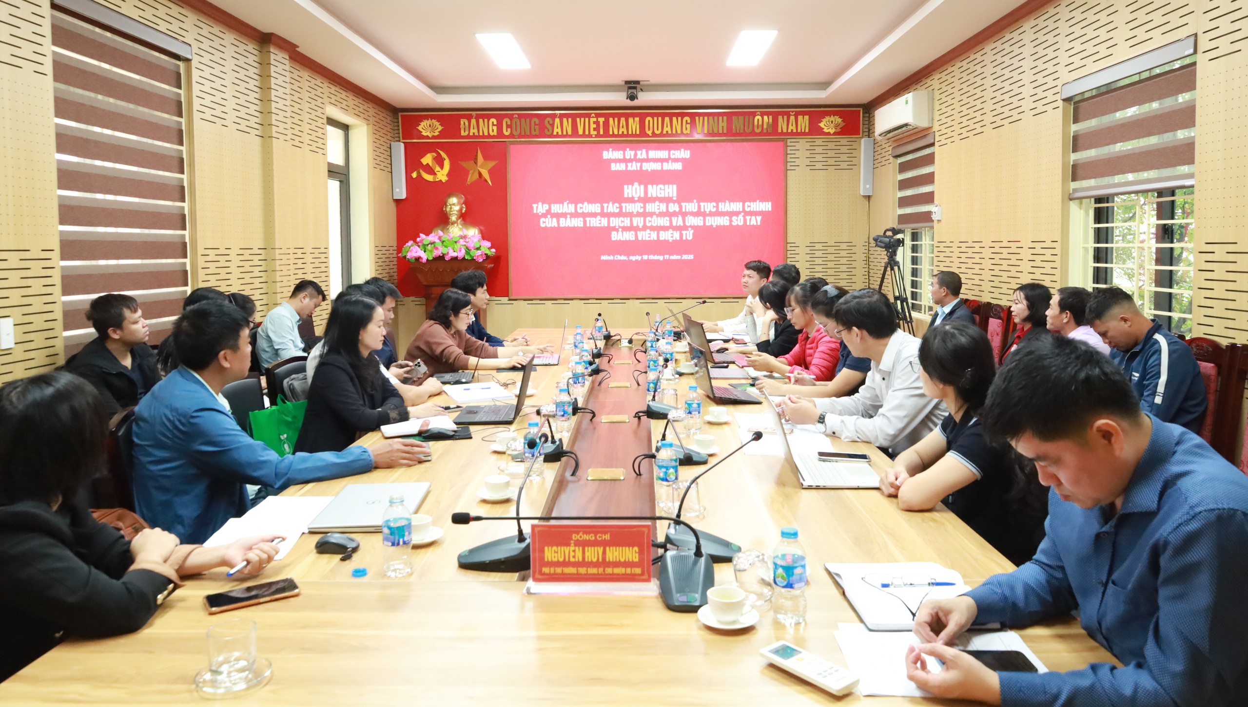 Xã Minh Châu tập huấn Sổ tay đảng viên điện tử, thúc đẩy chuyển đổi số trong công tác xây dựng Đảng