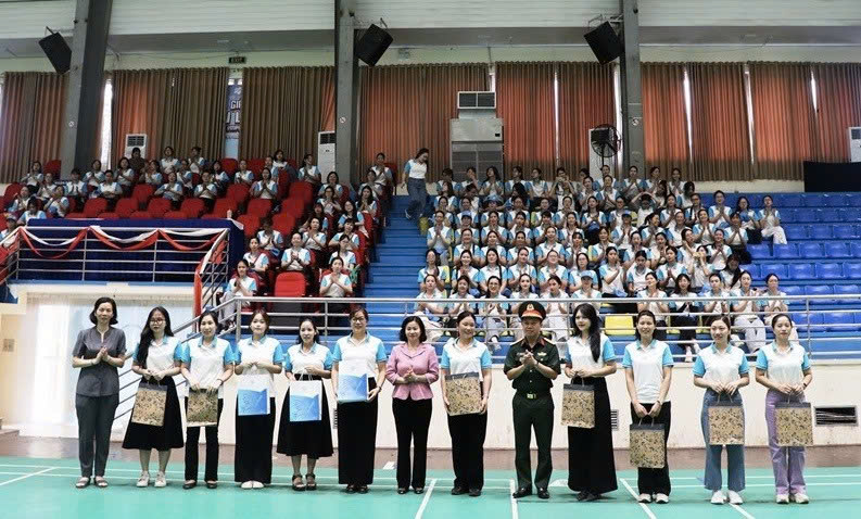 Động viên khối "Phụ nữ Việt Nam" tham gia diễu hành tại lễ kỷ niệm 80 năm Cách mạng Tháng Tám và Quốc khánh 2-9