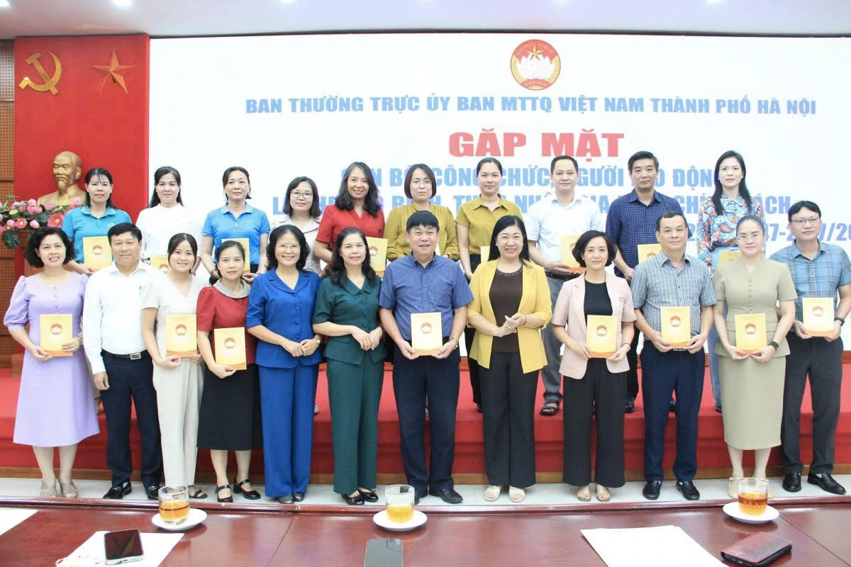 Ủy ban MTTQ Việt Nam thành phố Hà Nội gặp mặt thương binh, gia đình chính sách: Lan tỏa truyền thống tri ân, bồi đắp giá trị “Uống nước nhớ nguồn”