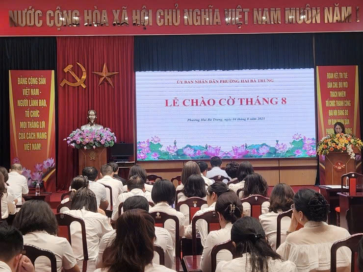 Phường Hai Bà Trưng sinh hoạt dưới cờ tháng 8: Khơi dậy tinh thần Cách mạng, nâng chất bộ máy chính quyền địa phương hai cấp