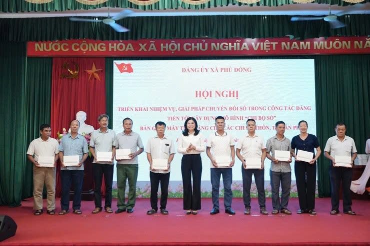Xã Phù Đổng triển khai mô hình “Chi bộ số”: Bước chuyển mạnh mẽ trong chuyển đổi số công tác Đảng