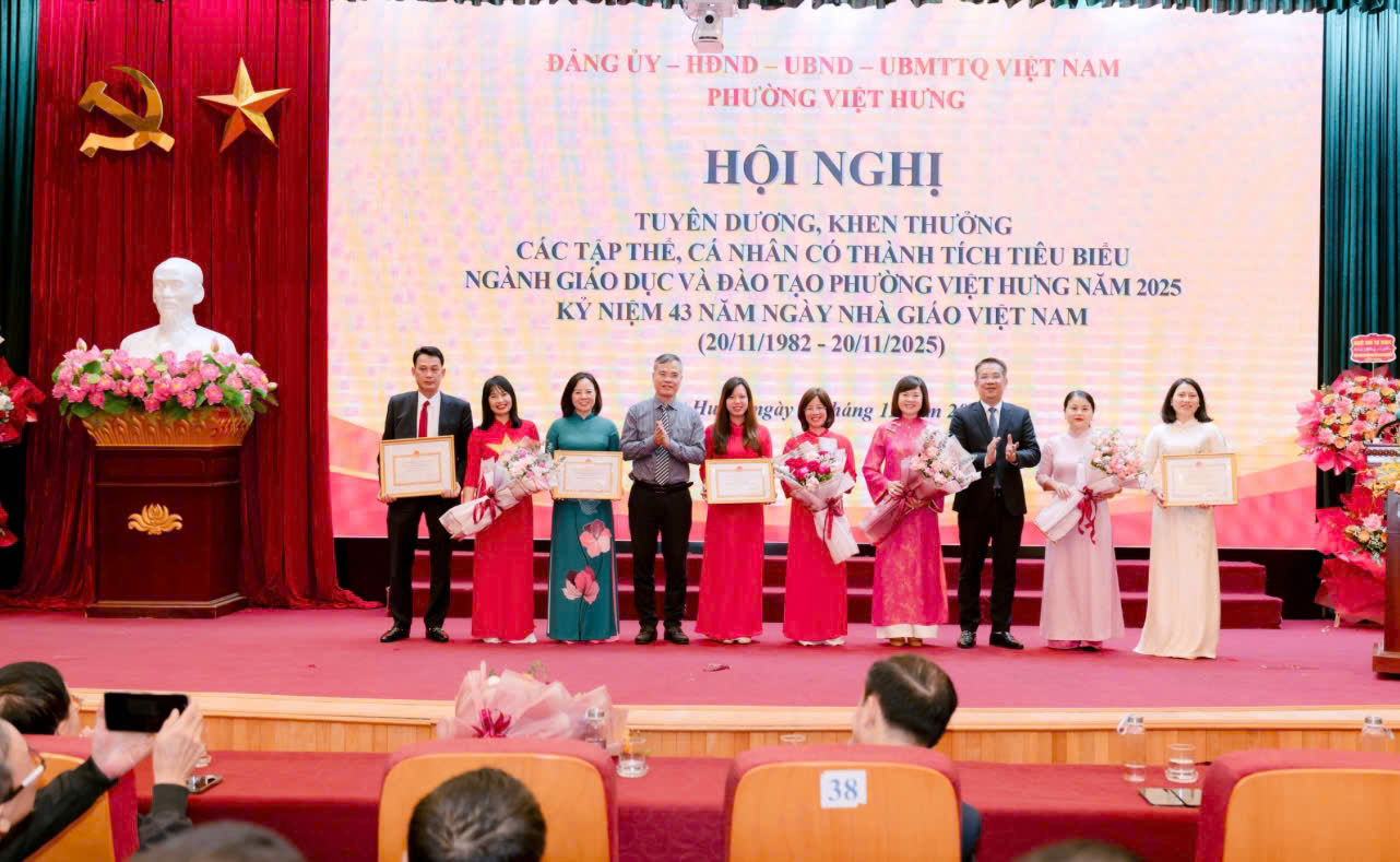 Lan tỏa tinh thần tôn sư trọng đạo: Phường Việt Hưng tuyên dương các điển hình tiên tiến ngành giáo dục nhân dịp 20-11