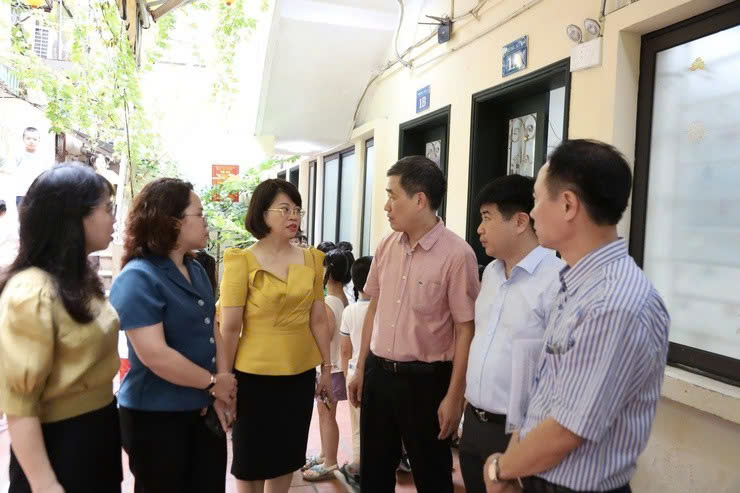 Lãnh đạo phường Cửa Nam kiểm tra công tác chuẩn bị năm học 2025-2026: Quyết liệt hoàn thiện cơ sở giáo dục, sẵn sàng đón học sinh trở lại trường
