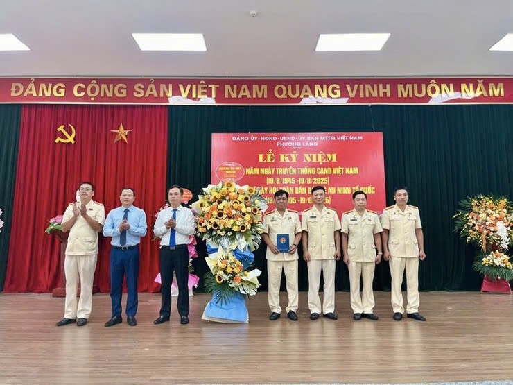Phường Láng kỷ niệm Ngày truyền thống Công an nhân dân: Khẳng định bản lĩnh, khí phách người chiến sĩ trong thời đại mới