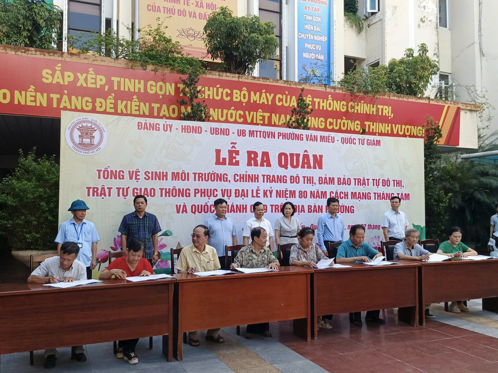 Hà Nội đồng loạt ra quân tổng vệ sinh môi trường: Văn Miếu - Quốc Tử Giám tạo điểm nhấn đô thị “sáng - xanh - sạch - đẹp”
