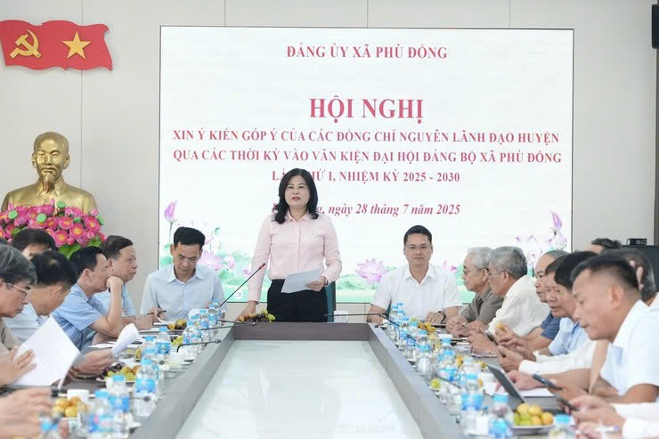 Xã Phù Đổng lấy ý kiến nguyên lãnh đạo huyện: Tiếp thu trí tuệ, hoàn thiện văn kiện Đại hội Đảng bộ