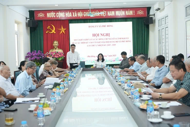 Xã Phù Đổng lấy ý kiến nguyên lãnh đạo vào Dự thảo Văn kiện Đại hội Đảng bộ xã lần thứ I, nhiệm kỳ 2025-2030