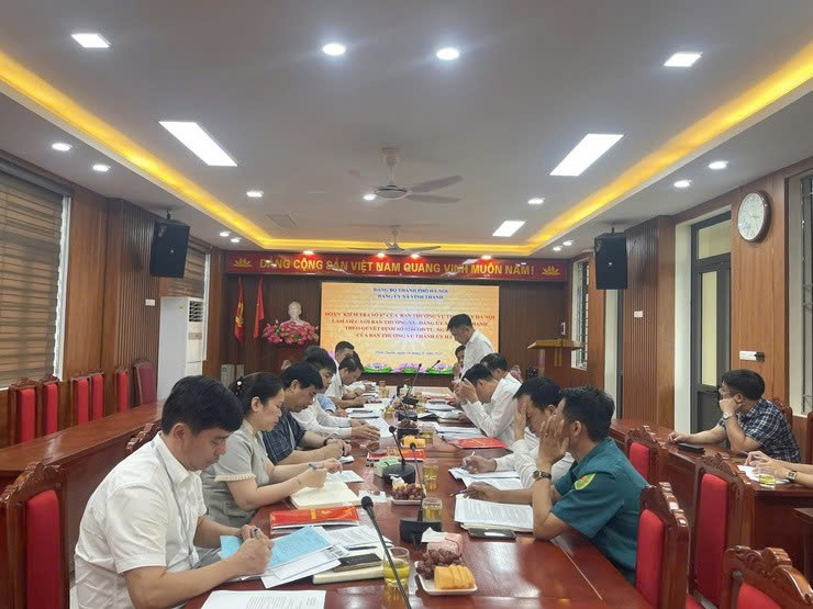 Đoàn kiểm tra số 7 của Ban Thường vụ Thành ủy Hà Nội duyệt nội dung chuẩn bị Đại hội Đảng bộ xã Vĩnh Thanh lần thứ I