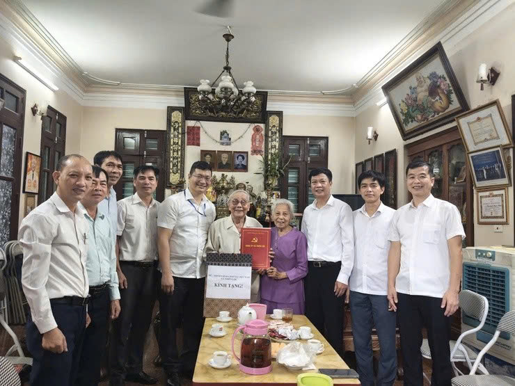Xã Thiên Lộc tri ân các nhân chứng cách mạng, lan tỏa giá trị “Uống nước nhớ nguồn” trong dịp kỷ niệm 80 năm Cách mạng Tháng Tám và Quốc khánh 2/9
