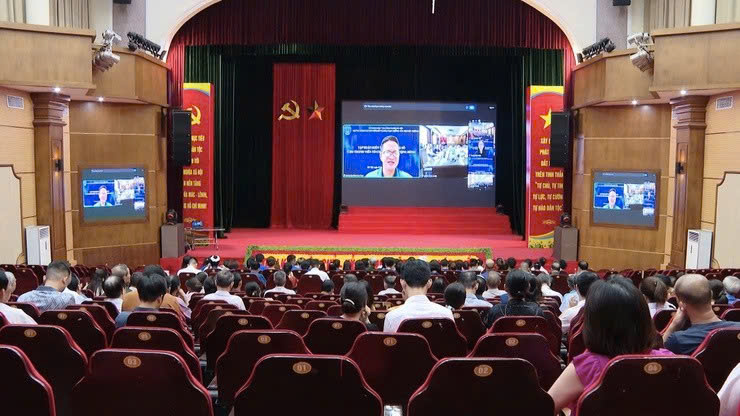 Xã Thanh Trì tăng tốc chuyển đổi số từ cơ sở: Tổ công nghệ cộng đồng được tập huấn “cầm tay chỉ việc”