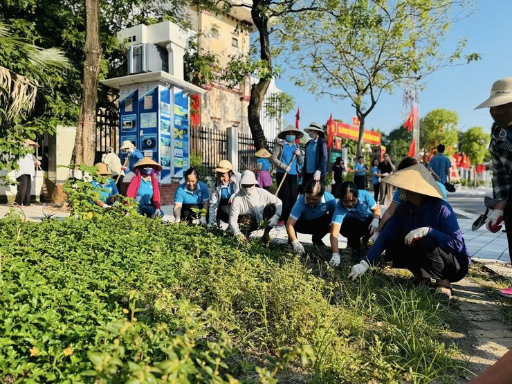 Xã Thanh Trì đồng loạt ra quân tổng vệ sinh môi trường, lan tỏa quyết tâm xây dựng địa phương “Sáng - Xanh - Sạch - Đẹp”