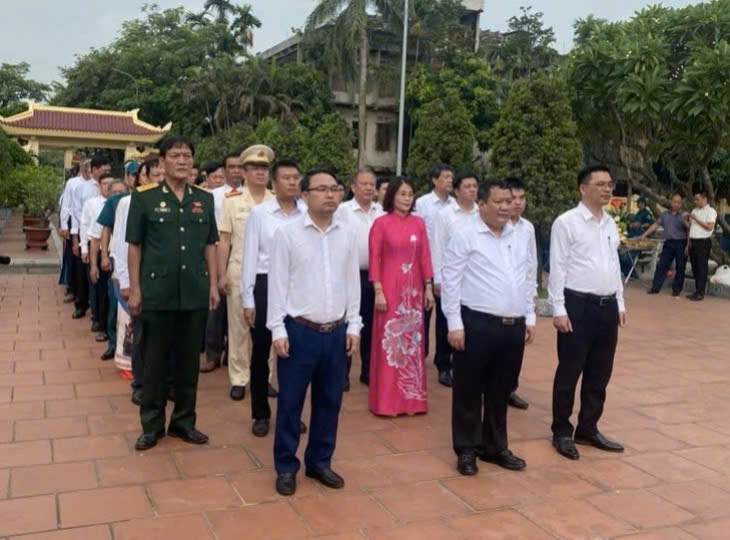 Xã Thanh Trì dâng hương tri ân các Anh hùng liệt sĩ nhân kỷ niệm 78 năm Ngày Thương binh - Liệt sĩ