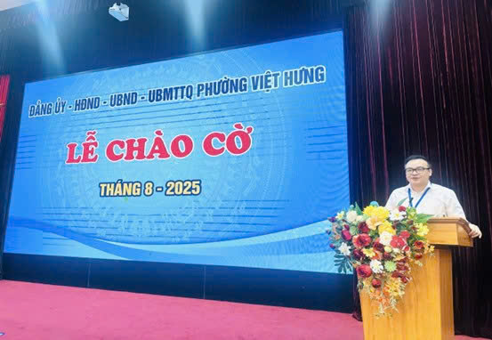 Phường Việt Hưng: Lễ chào cờ tháng 8 lan tỏa kỷ cương, trách nhiệm và khí thế mới