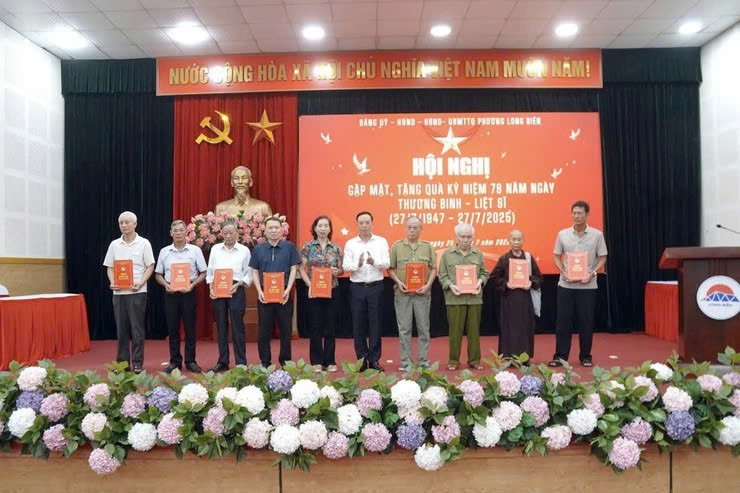Phường Long Biên tri ân người có công, lan tỏa đạo lý “Uống nước nhớ nguồn”