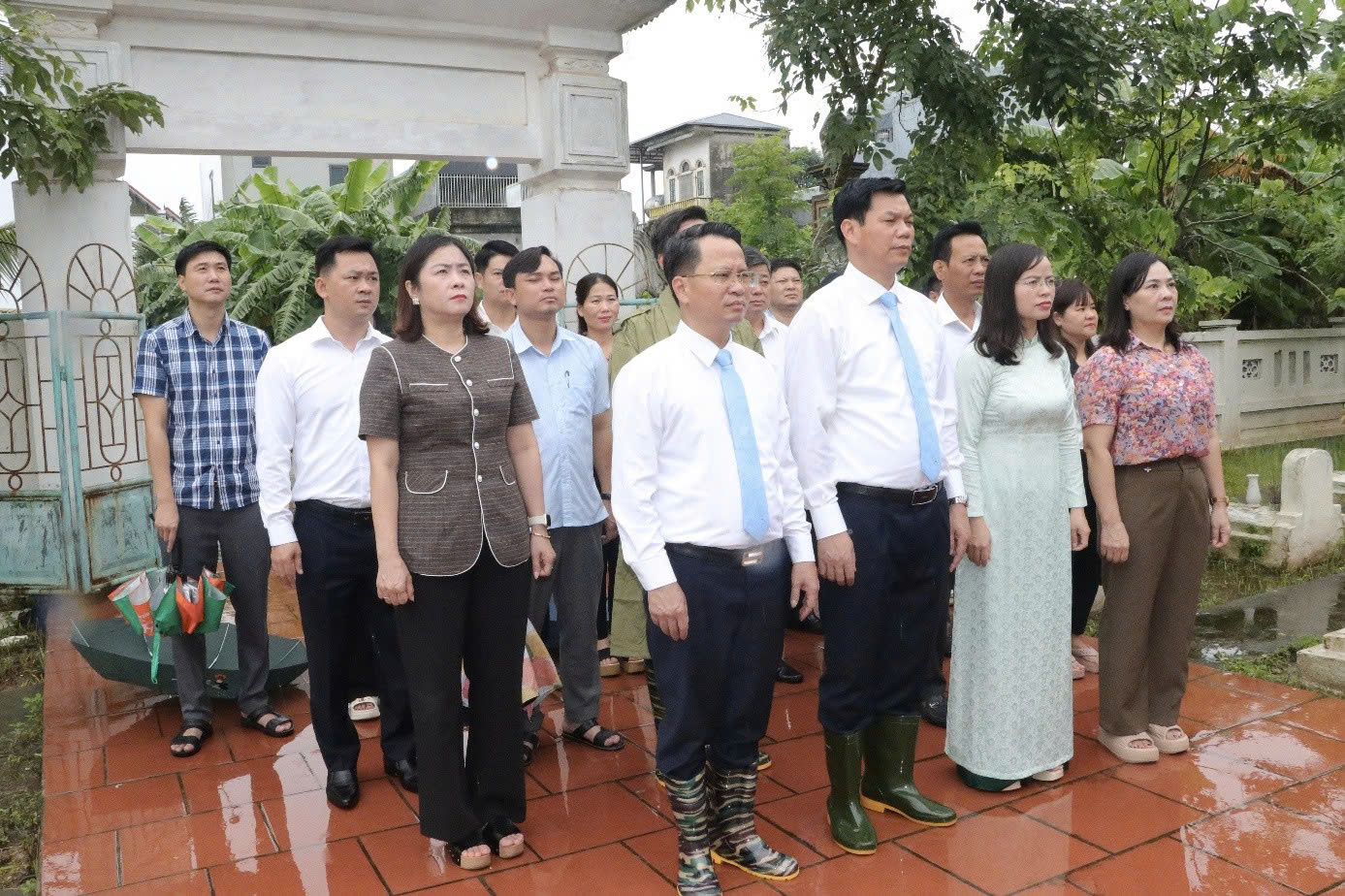Đảng bộ xã Quảng Bị dâng hương tưởng niệm các Anh hùng liệt sĩ trước thềm Đại hội lần thứ I, nhiệm kỳ 2025-2030