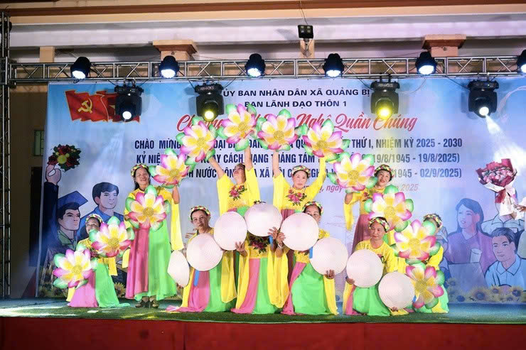 Đêm văn nghệ rực rỡ sắc màu, chào mừng Đại hội Đảng bộ xã lần thứ I