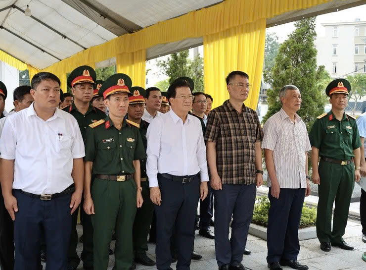 Xã Mê Linh dâng hương tri ân các Anh hùng liệt sĩ: Bồi đắp truyền thống, hun đúc ý chí dựng xây quê hương trong giai đoạn mới
