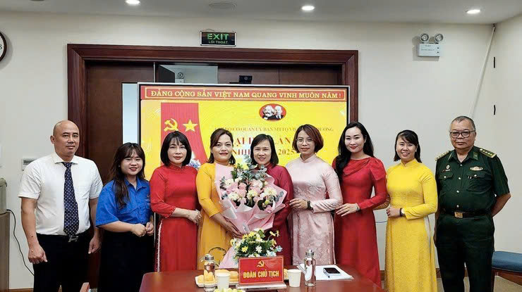 Chi bộ cơ quan Uỷ ban MTTQ Phường Ô Chợ Dừa xác định mục tiêu, nhiệm vụ trọng tâm nhiệm kỳ 2025-2030