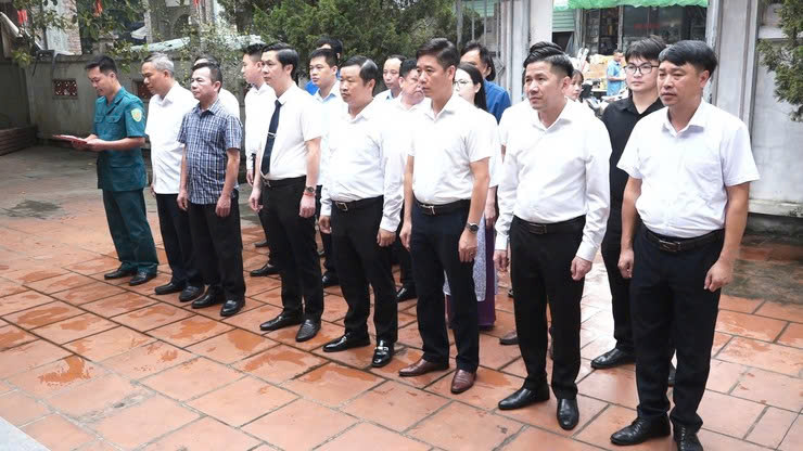 Xã Dân Hòa dâng hương tưởng niệm Chủ tịch Hồ Chí Minh: Bồi đắp niềm tự hào, lan tỏa giá trị đạo đức cách mạng