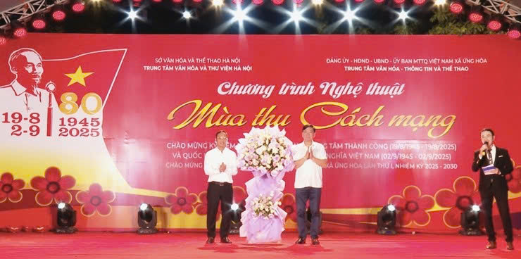 Xã Ứng Hòa rực sáng đêm nghệ thuật chào mừng thành công Đại hội Đảng bộ và kỷ niệm 80 năm Cách mạng Tháng Tám - Quốc khánh 2-9