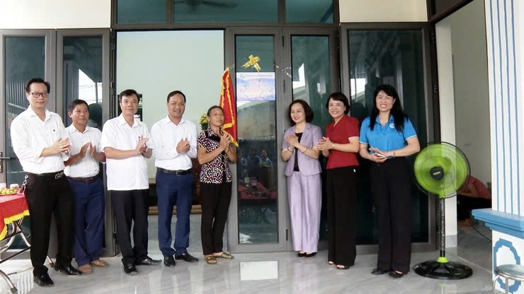 Trao “Mái ấm tình thương” tại xã Ứng Hòa: Lan tỏa nghĩa tình, tiếp sức phụ nữ vượt qua hoàn cảnh khó khăn