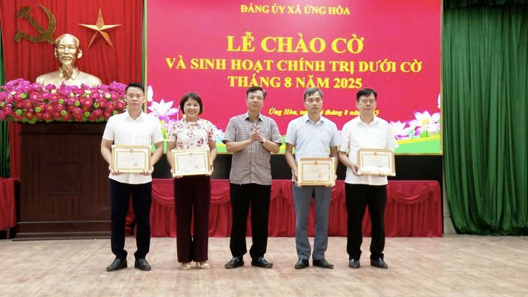 Xã Ứng Hòa tăng tốc chuẩn bị Đại hội Đảng bộ lần thứ I trong không khí sinh hoạt dưới cờ tháng 8