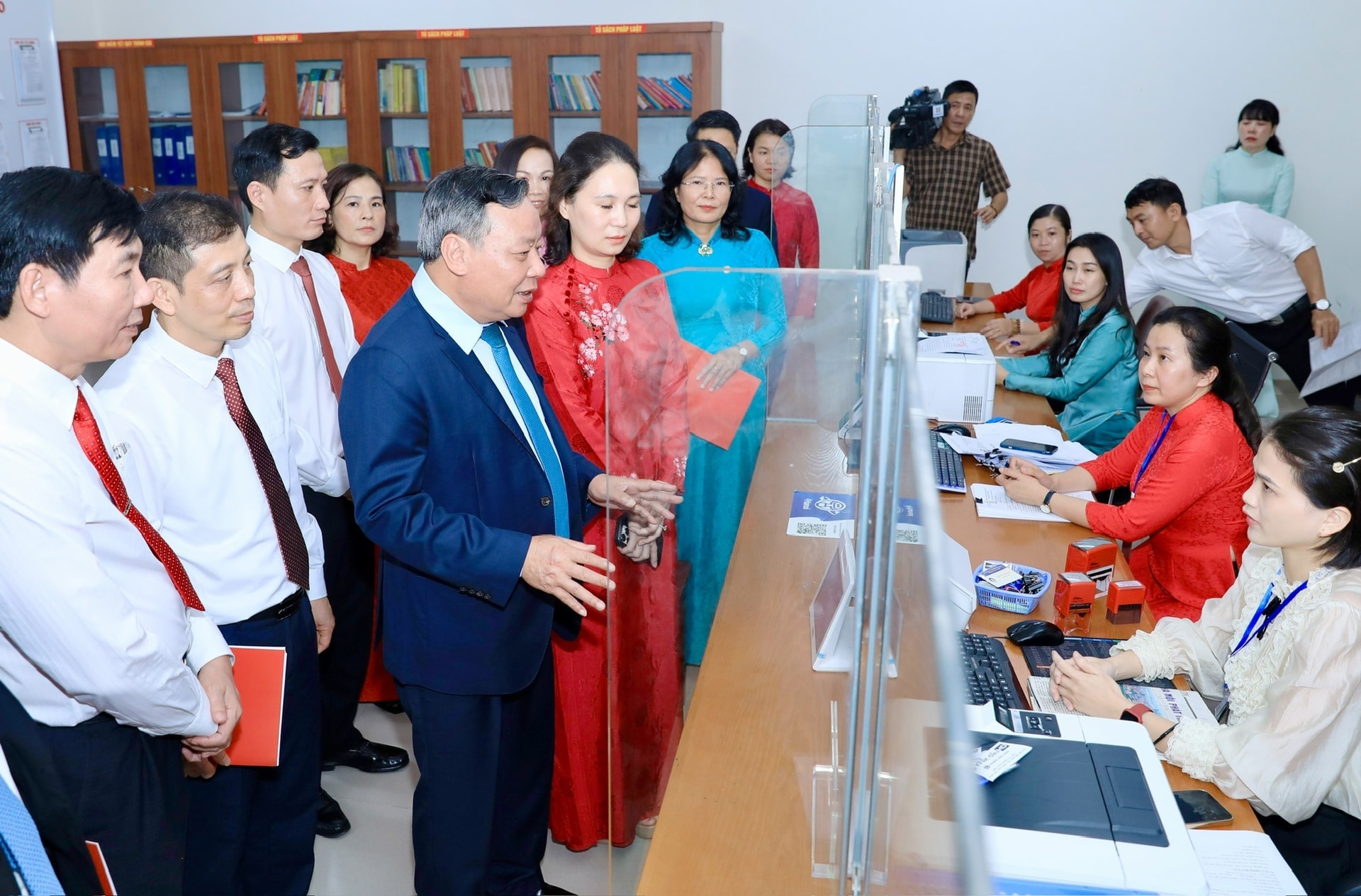Thành ủy Hà Nội chỉ đạo tăng cường phân cấp, ủy quyền trên địa bàn Thành phố