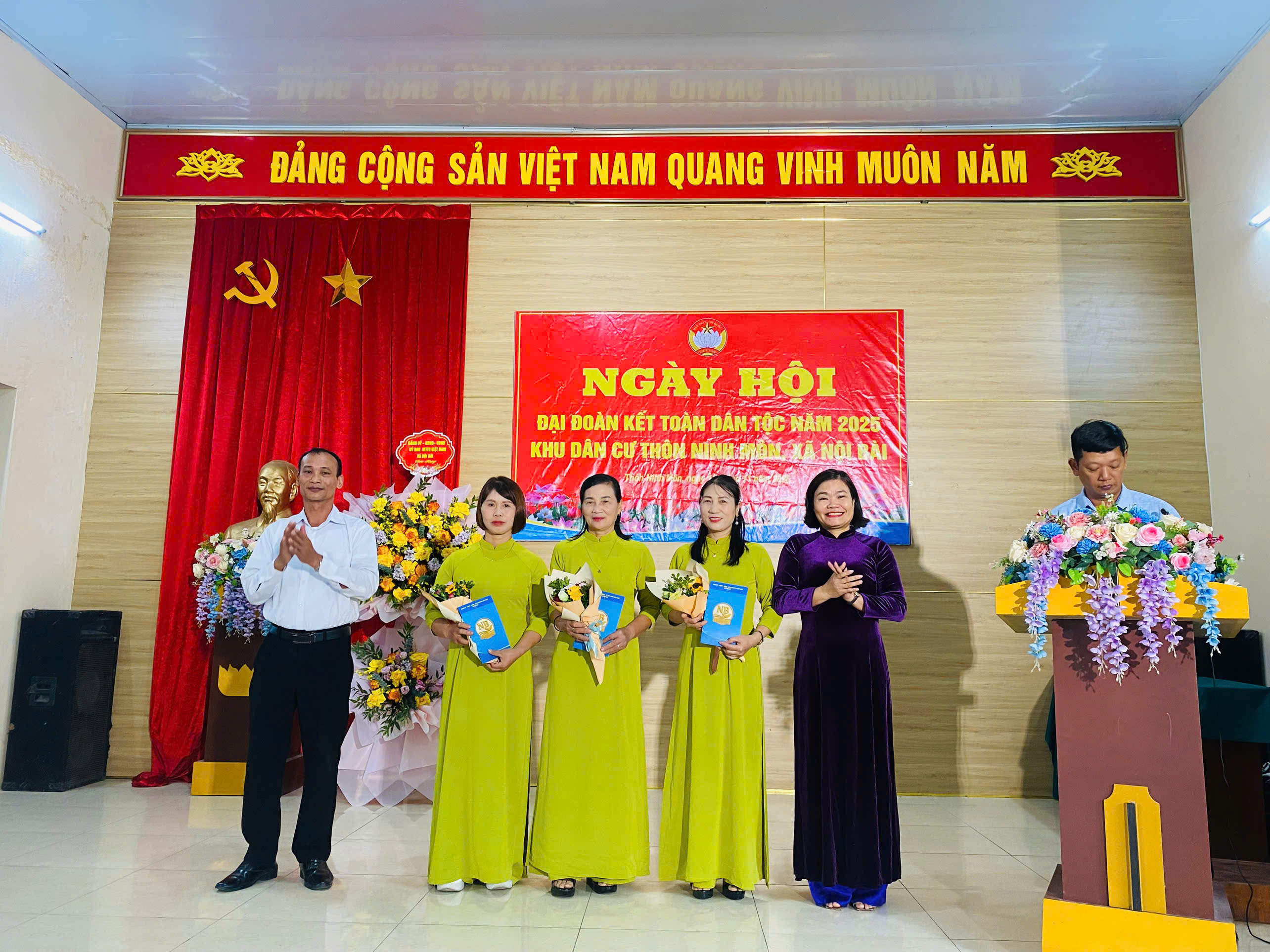 Cán bộ và nhân dân 32/32 thôn trên địa bàn xã Nội Bài chung niềm vui trong ngày hội đại đoàn kết toàn dân tộc