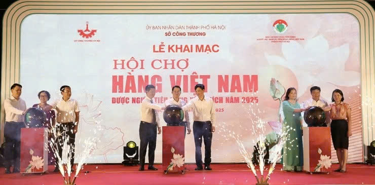 Khai mạc Hội chợ hàng Việt 2025 Sức bật mới cho thương hiệu Việt và thị trường tiêu dùng Thủ đô