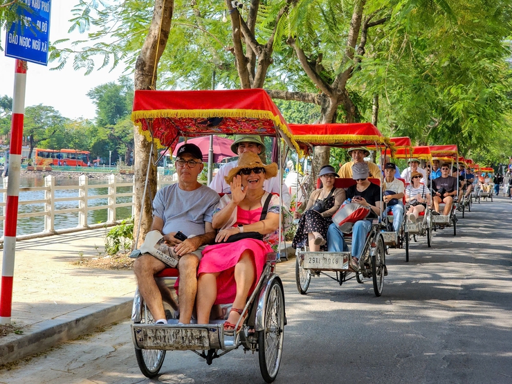 Du lịch Hà Nội bứt tốc 7 tháng đầu năm: 18,36 triệu lượt khách, doanh thu 73 nghìn tỷ đồng - Sẵn sàng cho mùa cao điểm lễ hội