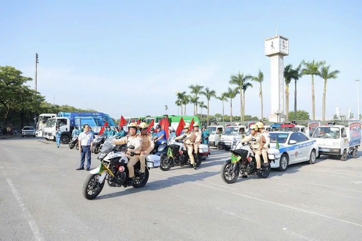 Phường Từ Liêm ra quân tổng vệ sinh môi trường: Lan tỏa hành động vì đô thị sáng - xanh - sạch - đẹp