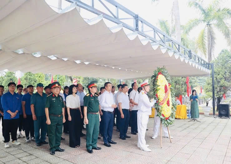 Phường Từ Liêm dâng hương tri ân các Anh hùng Liệt sĩ