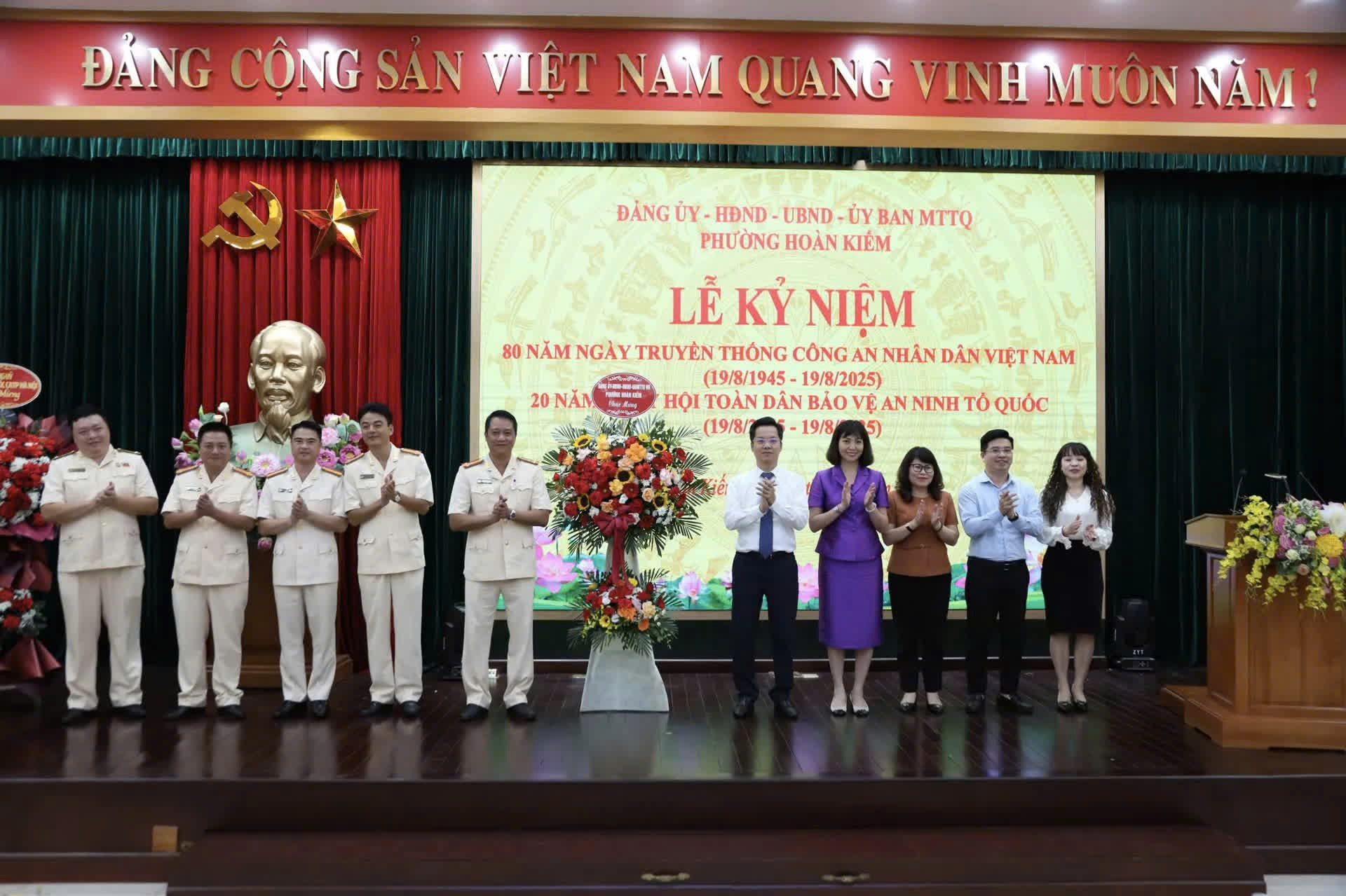 Phường Hoàn Kiếm tôn vinh 80 năm truyền thống Công an nhân dân, khẳng định bản lĩnh lực lượng giữ gìn bình yên Thủ đô