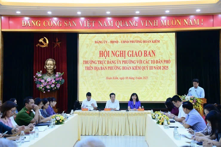 Phường Hoàn Kiếm lần đầu giao ban Tổ dân phố sau sắp xếp đơn vị hành chính: Tăng cường phối hợp, củng cố niềm tin từ cơ sở