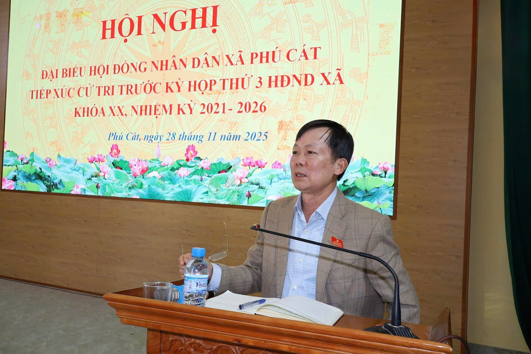 Cử tri xã Phú Cát kỳ vọng giải quyết dứt điểm các vấn đề dân sinh trước kỳ họp HĐND xã cuối năm