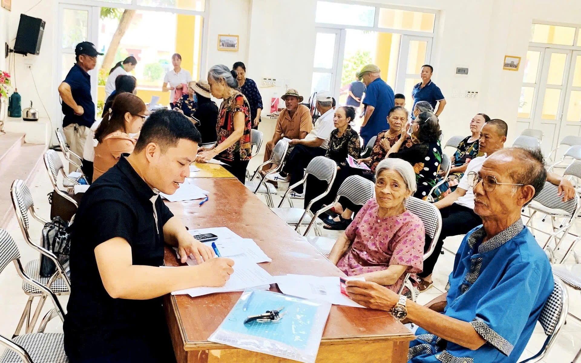 Xã Thượng Phúc triển khai tiếp nhận hồ sơ hưởng trợ cấp hưu trí xã hội theo Luật Bảo hiểm xã hội mới