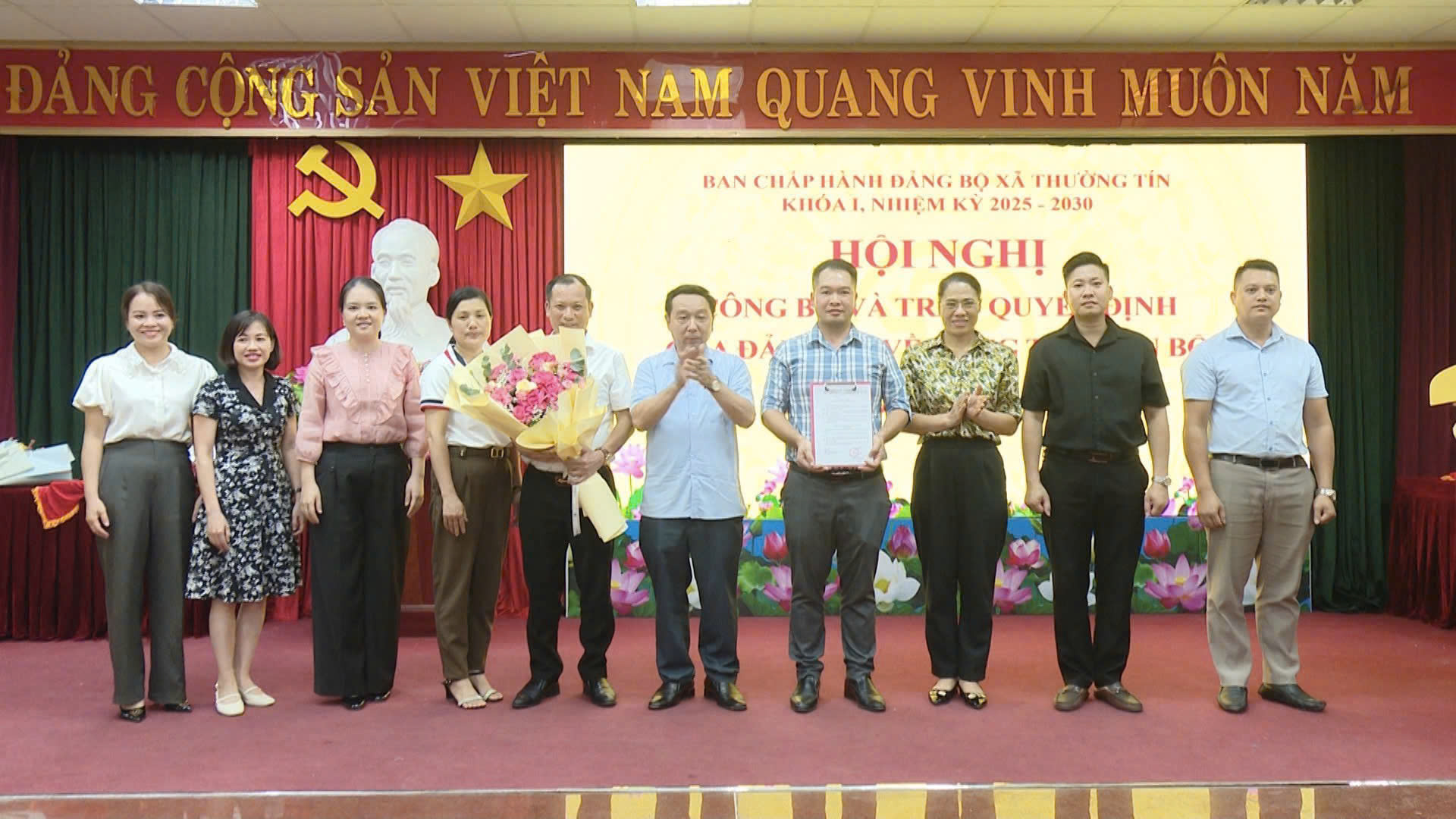 Xã Thường Tín công bố quyết định công tác cán bộ, kiện toàn tổ chức bộ máy Đảng trong giai đoạn mới