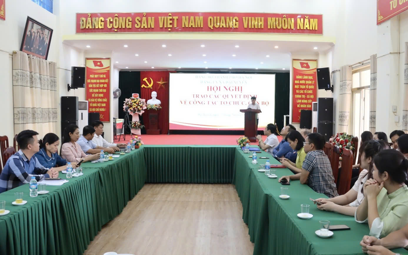 Đảng ủy xã Đại Xuyên công bố quyết định công tác cán bộ, kiện toàn tổ chức cơ sở Đảng sau sáp nhập địa giới hành chính