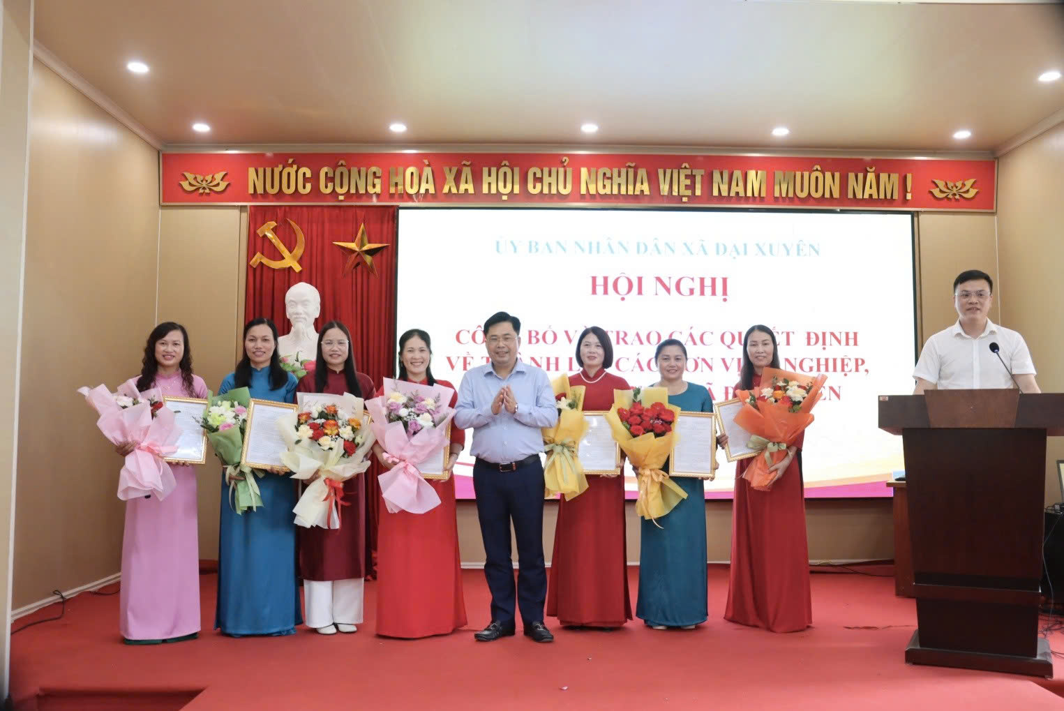 Xã Đại Xuyên công bố quyết định bổ nhiệm Trạm trưởng Trạm Y tế và thành lập lại hệ thống trường học sau sáp nhập