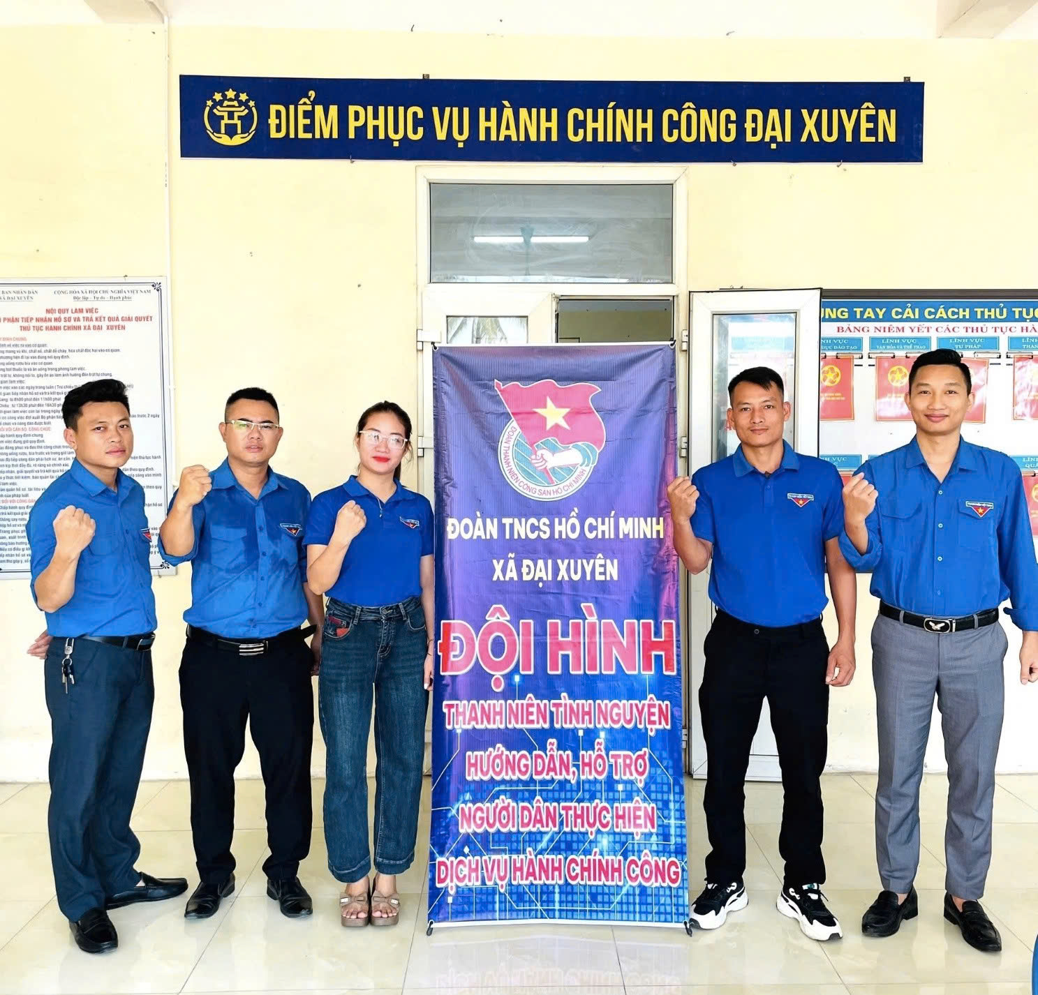 Tuổi trẻ Đại Xuyên ra quân hỗ trợ người dân thực hiện dịch vụ hành chính công