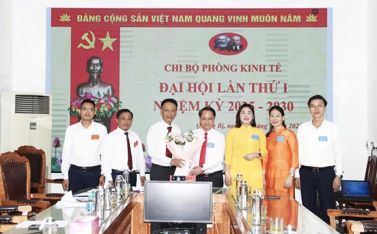 Chi bộ Phòng Kinh tế xã Quảng Bị: Đoàn kết - Kỷ cương - Sáng tạo, xây dựng tổ chức đảng trong sạch, vững mạnh toàn diện