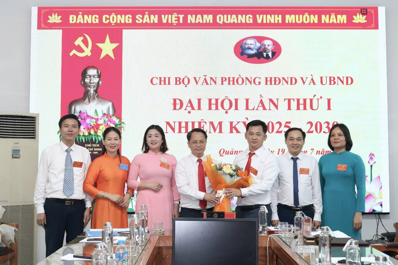 Chi bộ Văn phòng HĐND và UBND xã Quảng Bị: Đoàn kết, kỷ cương, sáng tạo trong xây dựng tổ chức Đảng vững mạnh