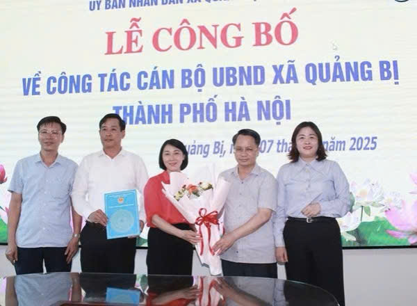 Xã Quảng Bị công bố, trao quyết định công tác cán bộ: Kiện toàn tổ chức, nâng cao hiệu lực quản lý nhà nước trong mô hình chính quyền địa phương hai cấp