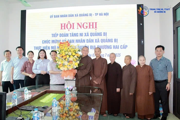 Đoàn Phật giáo xã Quảng Bị thăm, chúc mừng Đảng bộ và chính quyền xã