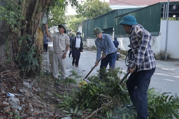 Xã Phú Nghĩa lan tỏa phong trào làm sạch môi trường: Chính quyền cùng dân hành động vì một miền quê đáng sống