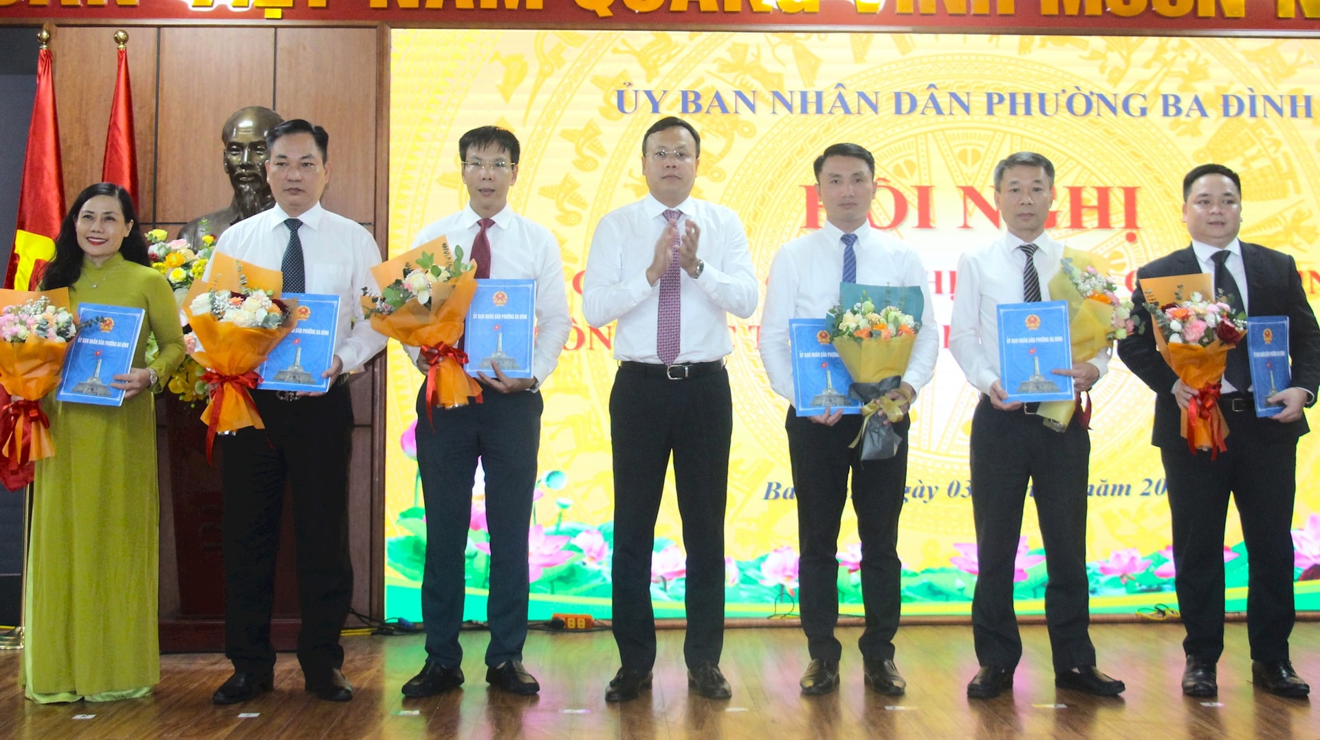 Phường Ba Đình công bố các quyết định về công tác cán bộ, hoàn thiện tổ chức bộ máy theo mô hình chính quyền hai cấp