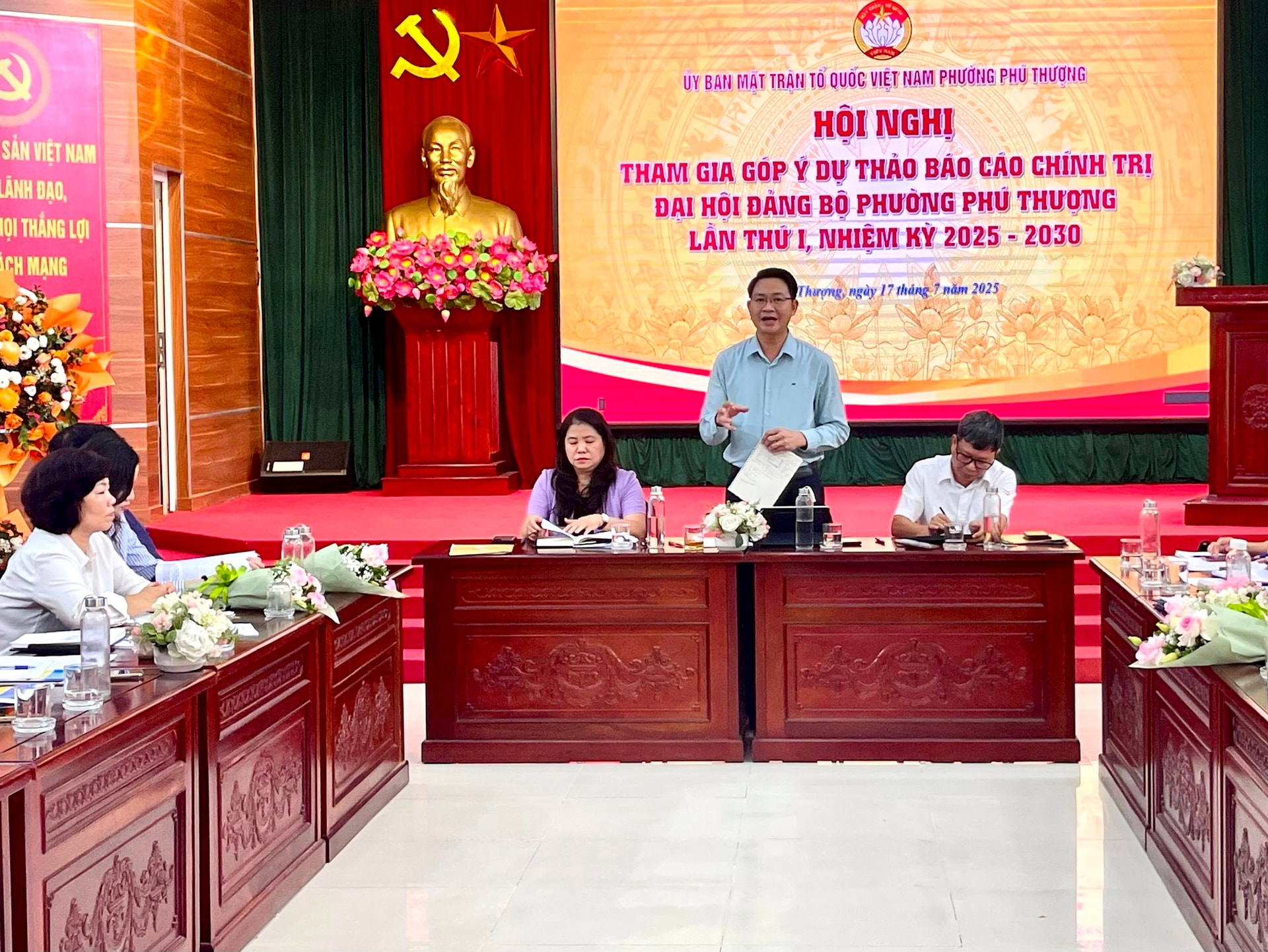 Phường Phú Thượng phát huy dân chủ, góp ý xây dựng dự thảo Báo cáo chính trị Đại hội Đảng bộ phường lần thứ I