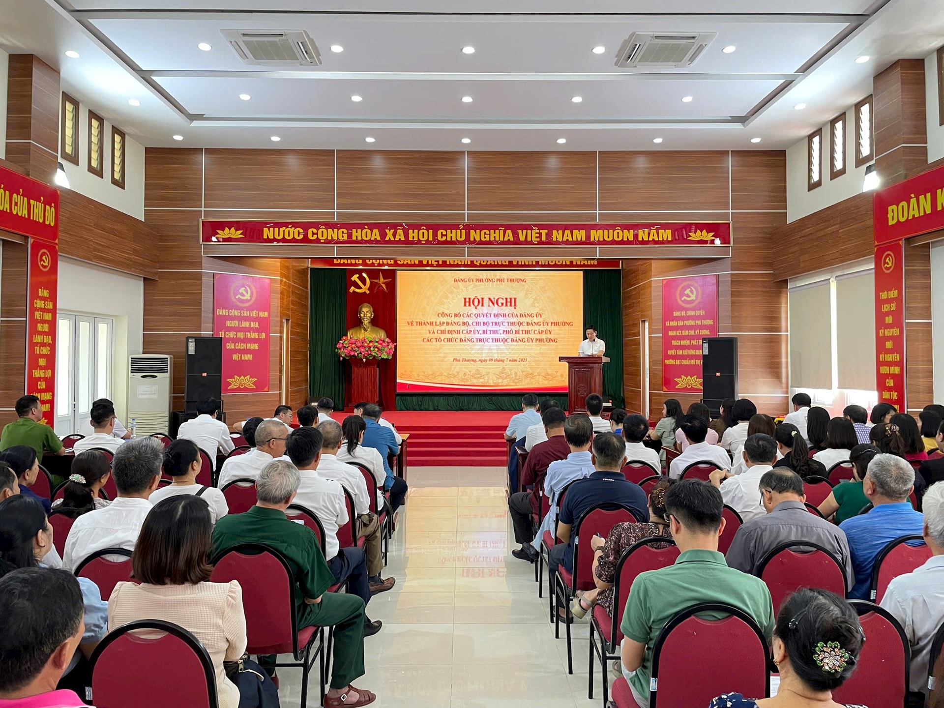 Phường Phú Thượng kiện toàn tổ chức Đảng theo mô hình chính quyền địa phương hai cấp, tạo nền tảng cho phát triển bền vững