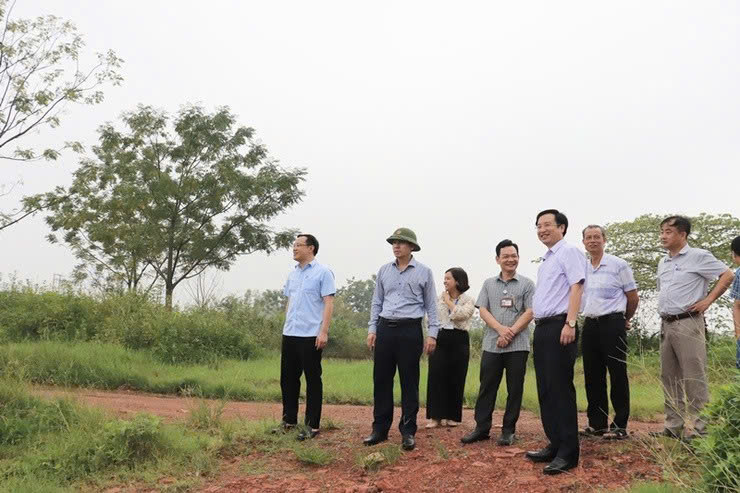 Lãnh đạo xã Phú Nghĩa kiểm tra sản xuất nông nghiệp và giao thông thủy lợi, chỉ đạo nâng cao hiệu quả sử dụng đất